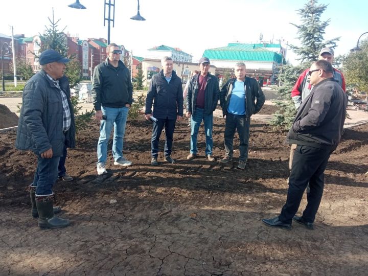 Глава Мензелинского района ознакомился с ходом ремонтных и строительных работ в городе