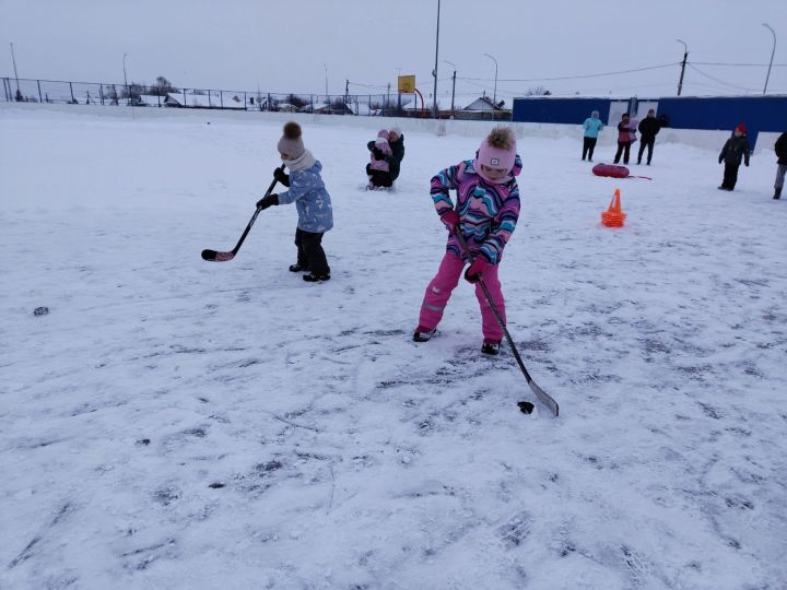 «Юность» спорт мәктәбе кечкенә минзәләлеләр өчен уен эстафеталары үткәрде