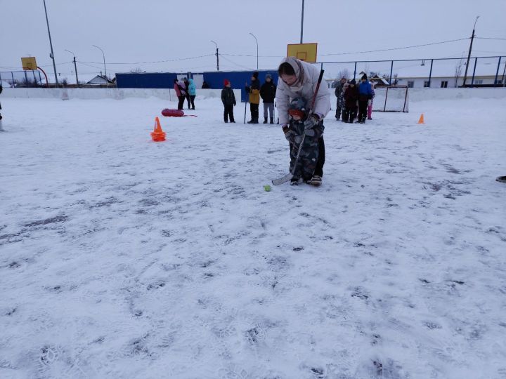 «Юность» спорт мәктәбе кечкенә минзәләлеләр өчен уен эстафеталары үткәрде