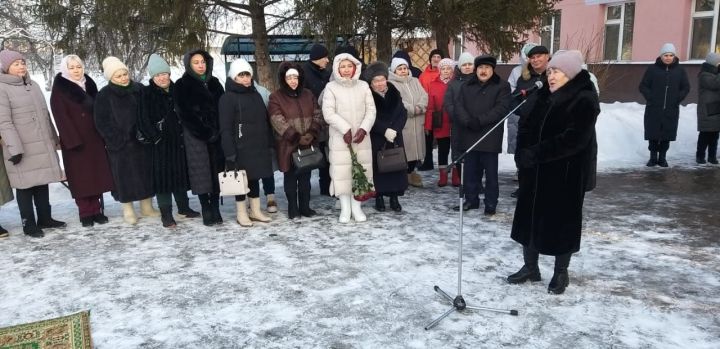 Сегодня в Мензелинске состоялось прощание с известной поэтессой Салисой Гараевой