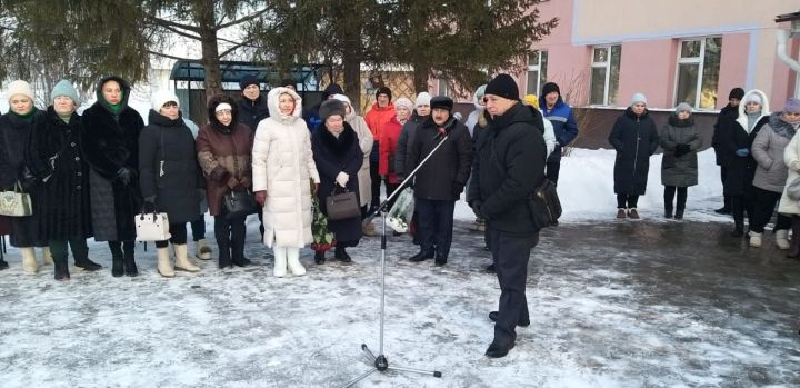 Сегодня в Мензелинске состоялось прощание с известной поэтессой Салисой Гараевой