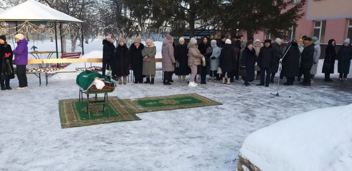 Сегодня в Мензелинске состоялось прощание с известной поэтессой Салисой Гараевой